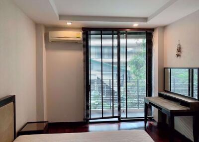 1 bed Condo in O2 Hip Pathum Wan District C015150