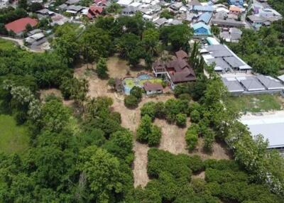 Redevelopment potential : House with 11-3-92 Rai of land at Baan Waen,