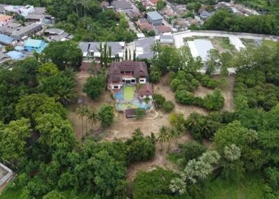 Redevelopment potential : House with 11-3-92 Rai of land at Baan Waen,