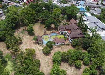 Redevelopment potential : House with 11-3-92 Rai of land at Baan Waen,