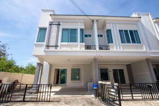 3 Bedroom unfurnished townhouse for sale