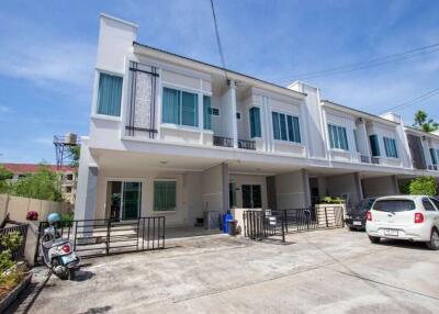 3 Bedroom unfurnished townhouse for sale