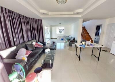 3 Bed, 3 Bath, Nice Yard in Ton Pao