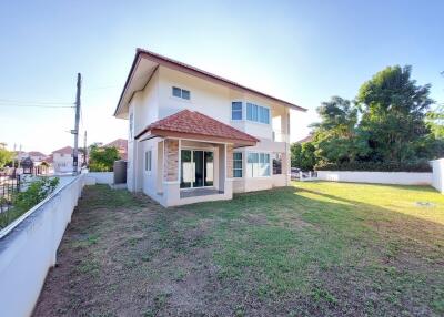 3 Bed, 3 Bath, Nice Yard in Ton Pao