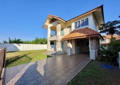 3 Bed, 3 Bath, Nice Yard in Ton Pao