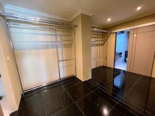 Penthouse Condo - กว้างขวางและตกแต่งอย่างสวยงาม