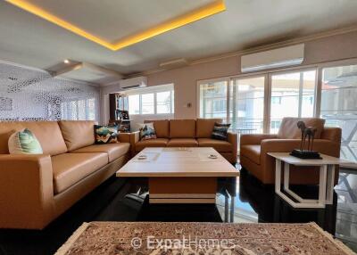 Penthouse Condo - Spacious and Beautifully Finished