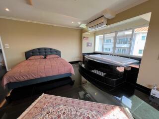 Penthouse Condo - กว้างขวางและตกแต่งอย่างสวยงาม