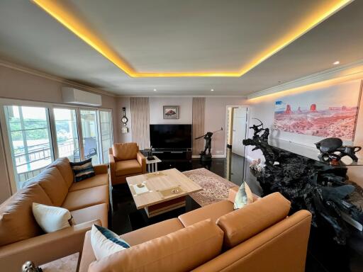 Penthouse Condo - กว้างขวางและตกแต่งอย่างสวยงาม