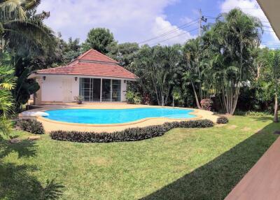 Large Family Residence with Private Pool & Guesthouse