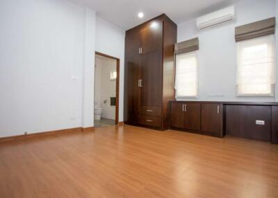 Modern 2 BR Bungalow For Sale at Baan & Beyond, Buak Khang, San Kamphaeng