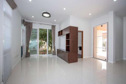 Modern 2 BR Bungalow For Sale at Baan & Beyond, Buak Khang, San Kamphaeng