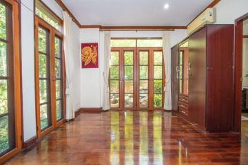 6 Bedroom Lanna Style House at Laddarom Elegance Payap Chiang Mai