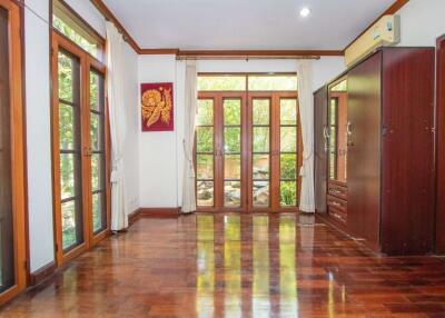 6 Bedroom Lanna Style House at Laddarom Elegance Payap Chiang Mai