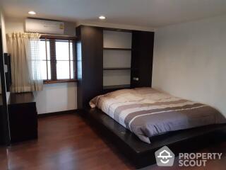 2-BR Condo at Aree Place Sukhumvit 26 near BTS Phrom Phong (ID 530677)