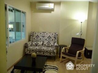 1-BR Condo at Life @ Sathorn 10 near BTS Chong Nonsi (ID 435524)