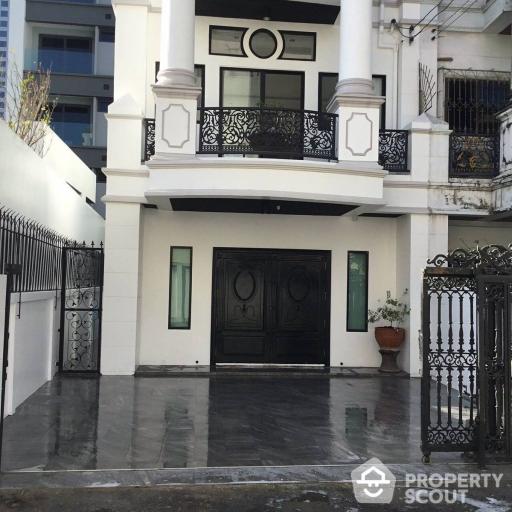 3-BR Townhouse near BTS Asok