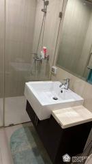 1-BR Condo at Villa Asoke near MRT Phetchaburi