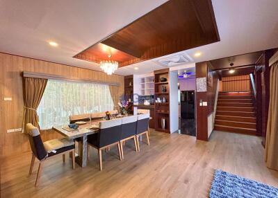 5 Bedrooms House in Areeya Villa East Pattaya H010897