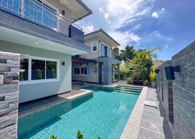 5 Bedrooms House in Areeya Villa East Pattaya H010897