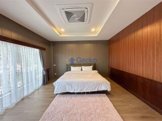 5 Bedrooms House in Areeya Villa East Pattaya H010897