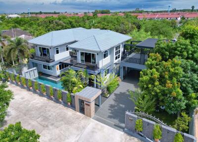 5 Bedrooms House in Areeya Villa East Pattaya H010897