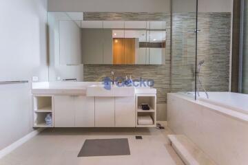 3 Bedrooms Condo in Northpoint Wongamat C008714