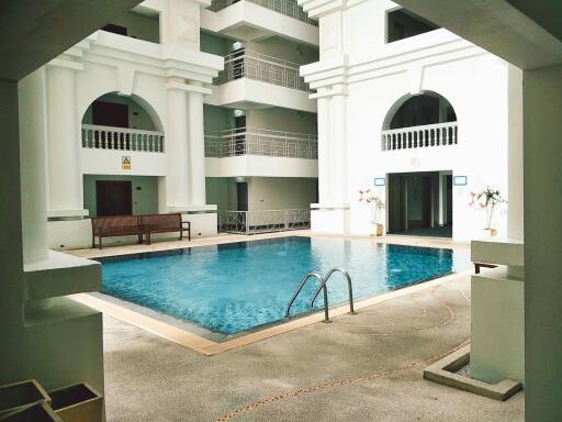 Spacious Condo Sukhumvit 39 Sale