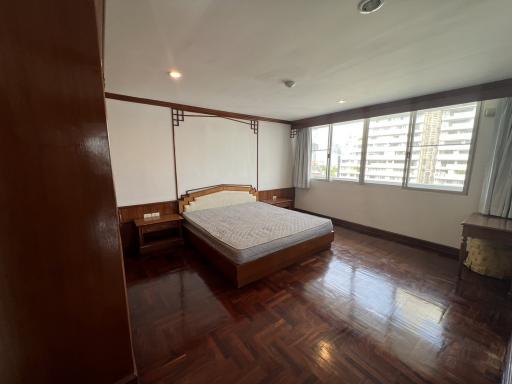 For RENT : Le Chateau Mansion / 3 Bedroom / 3 Bathrooms / 240 sqm / 50000 THB [10912680]