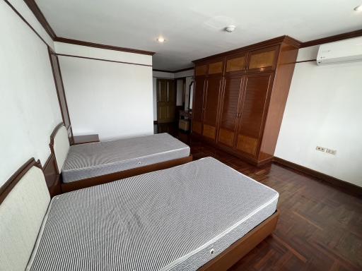 For RENT : Le Chateau Mansion / 3 Bedroom / 3 Bathrooms / 240 sqm / 50000 THB [10912680]