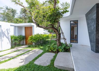 An Exclusive Valley Villa With Ocean View In Ao Po