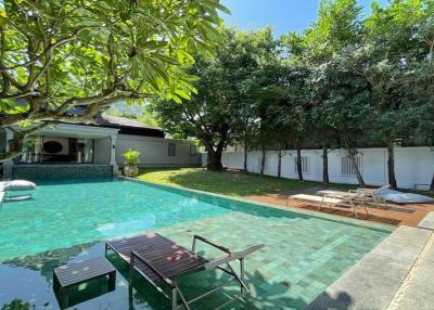 5-bedroom Luxury  Phuket Villa near in Phuket Town