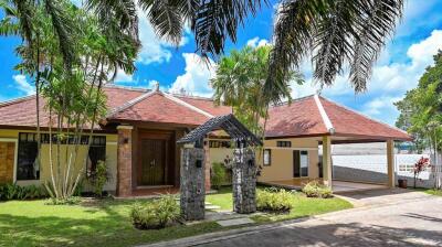 A Luxury Villa Rental with Pet-friendly Community in Pasak