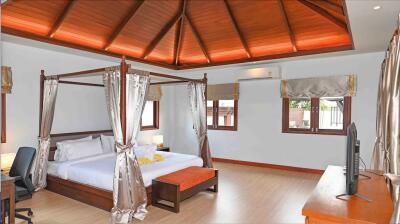 A Luxury Villa Rental with Pet-friendly Community in Pasak