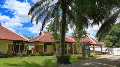 A Luxury Villa Rental with Pet-friendly Community in Pasak