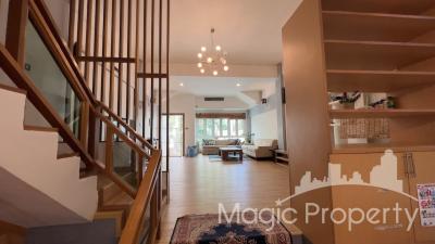 4 Bedroom Townhouse For Sale in Ekkamai 10, Watthana, Bangkok