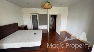 4 Bedroom Townhouse For Sale in Ekkamai 10, Watthana, Bangkok