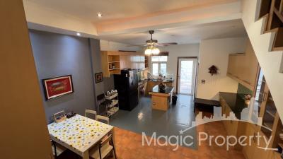 4 Bedroom Townhouse For Sale in Ekkamai 10, Watthana, Bangkok