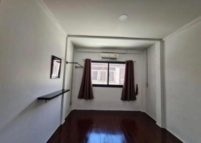 For Rent Bangkok Town House Phahon Yothin BTS Mo Chit Chatuchak