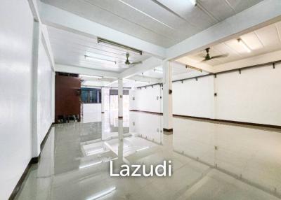 2 Bed 300 SQ.M Town house In Sukhumvit 26