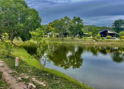 Sanctuary Lakes: Impressive Pool Villa on the Lake