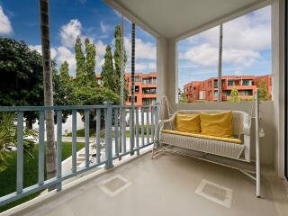 Chelona : 2 Bed Condo Pool View