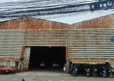 Rent warehouse at Soi Sathupradit 57