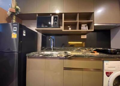 2 bed Condo in Ideo Q Sukhumvit 36 Khlongtan Sub District C020227