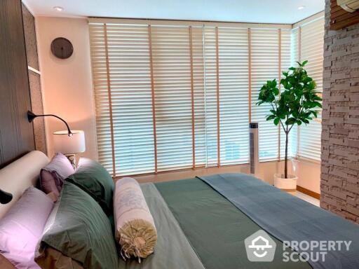 2-BR Condo at Sukhumvit Living Town near MRT Phetchaburi