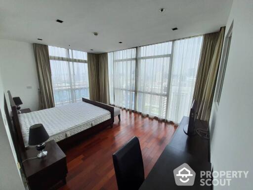 4-BR Condo at Athenee Residence near BTS Phloen Chit