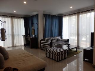 Superb 1 bedroom low rise condo in tranquil location