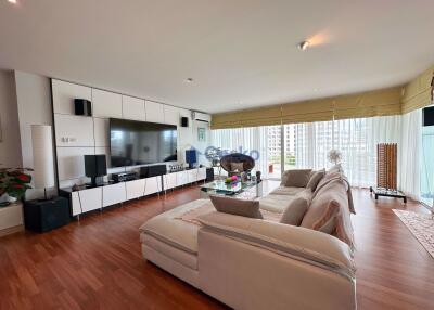 2 Bedrooms Condo in Executive Residence 4 Pratumnak C010926