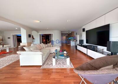 2 Bedrooms Condo in Executive Residence 4 Pratumnak C010926