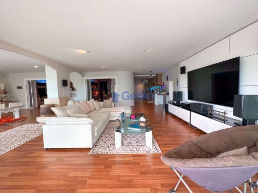 2 Bedrooms Condo in Executive Residence 4 Pratumnak C010926